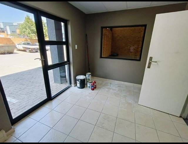 INDUSTRIAL PROPERTY TO RENT IN LASER PARK